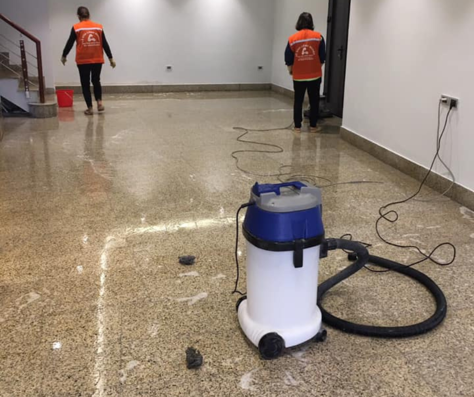 Office cleaning in Ha Noi