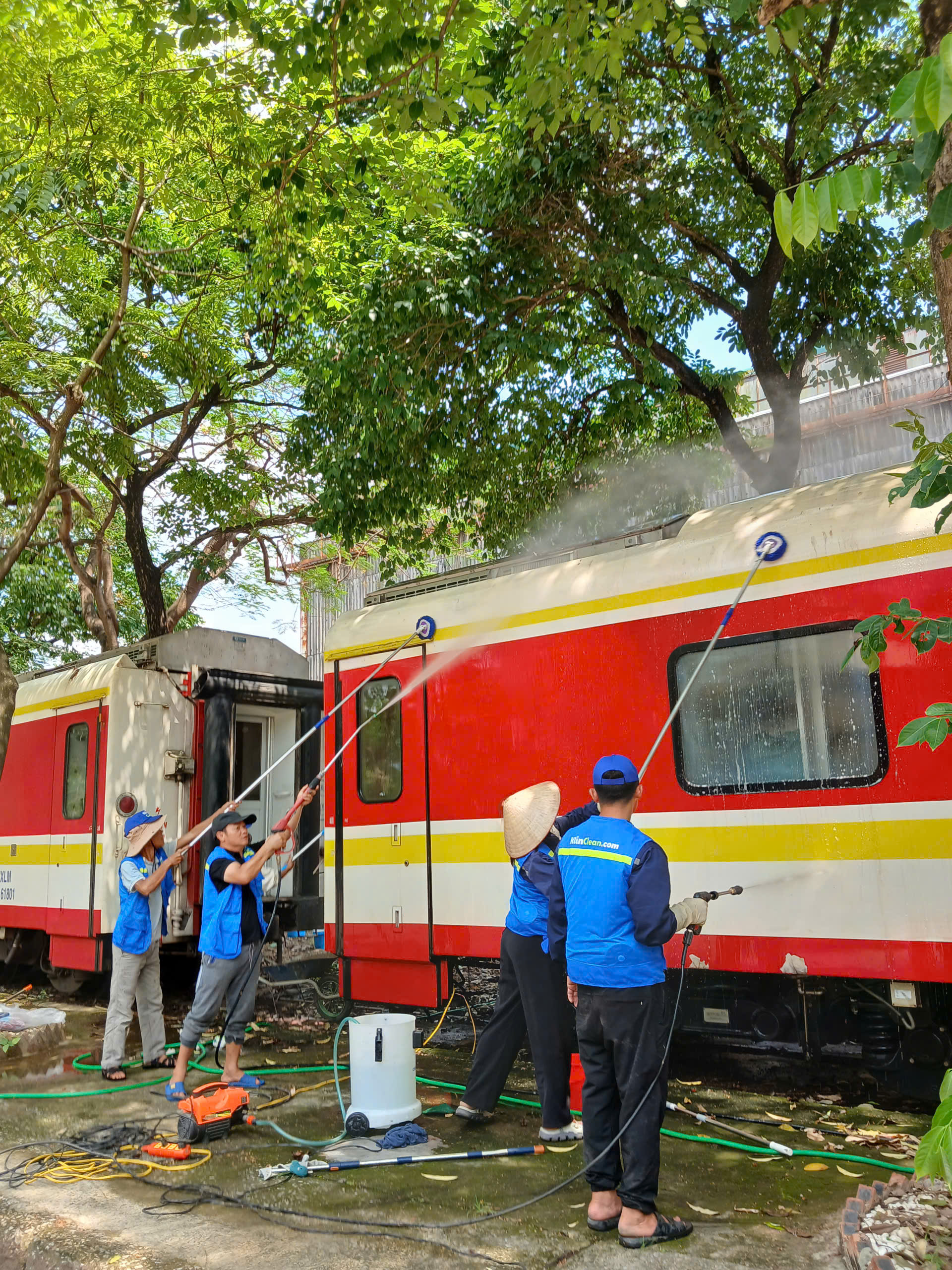 train cleaning